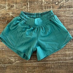 Lululemon Hotty Hot Low-Rise Lined Short. Size 0 TALL